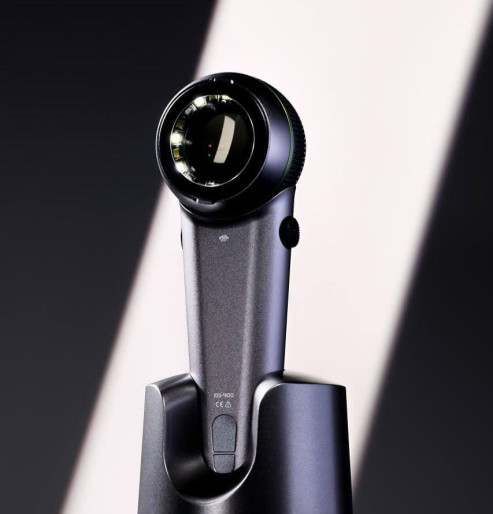 Polarized Dermatoscope with Ultraviolet Light